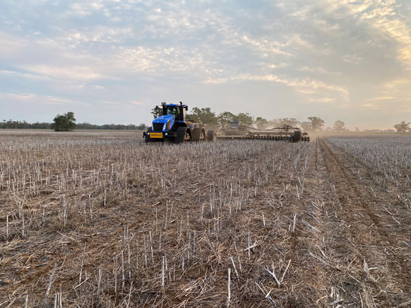 NDF flex wing planter