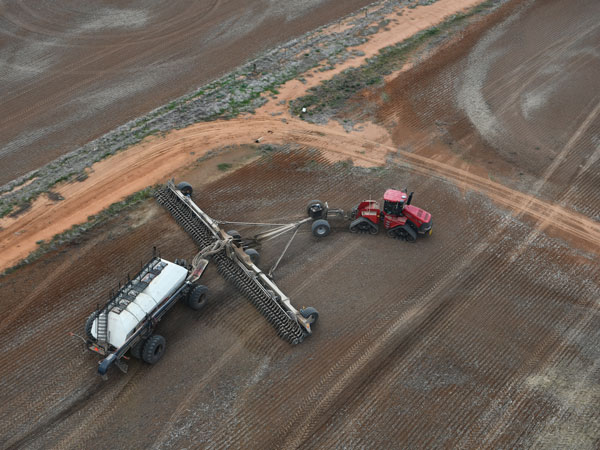 NDF flex wing planter